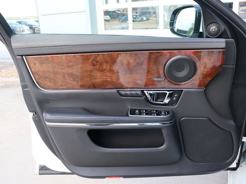 Used 2018 Jaguar XJ R-Sport image 46