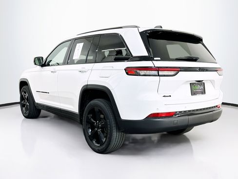 Used 2023 Jeep Grand Cherokee Altitude image 5