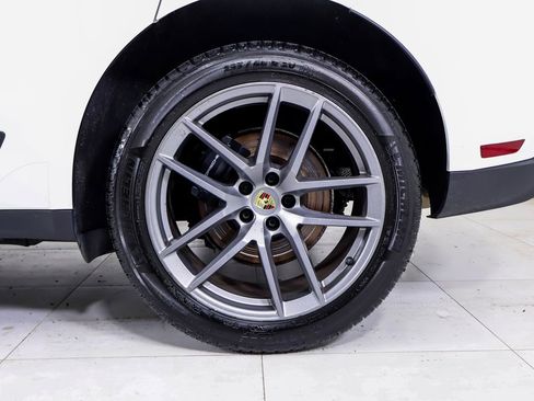 Certified 2024 Porsche Macan w/ Premium Plus Package image 30