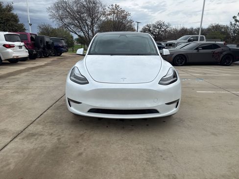 Used 2022 Tesla Model Y Long Range image 2