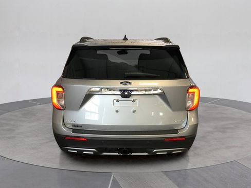 Used 2024 Ford Explorer XLT w/ Equipment Group 202A AWD/4WD image 4