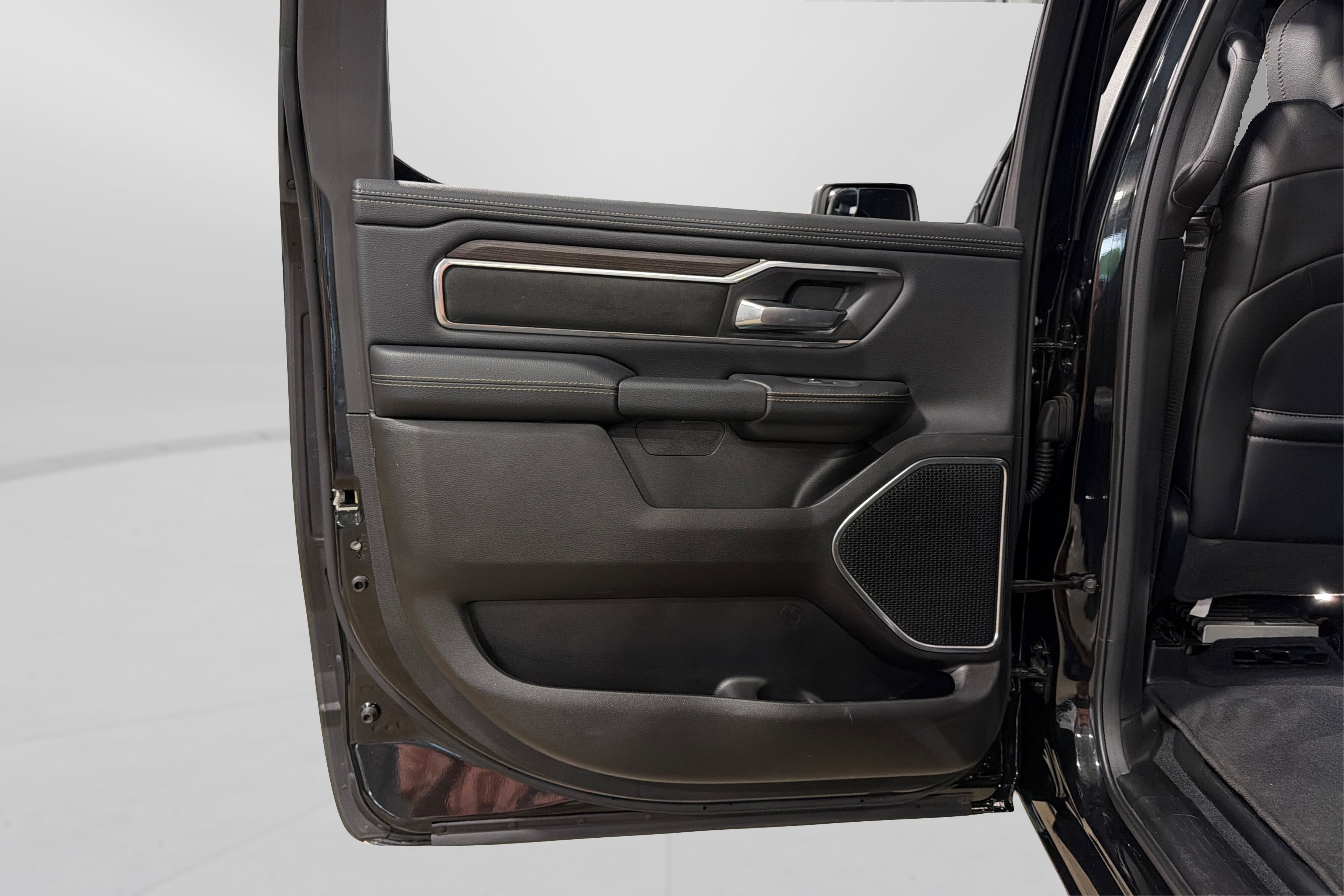 Used 2026 RAM 1500 Laramie AWD/4WD image 37