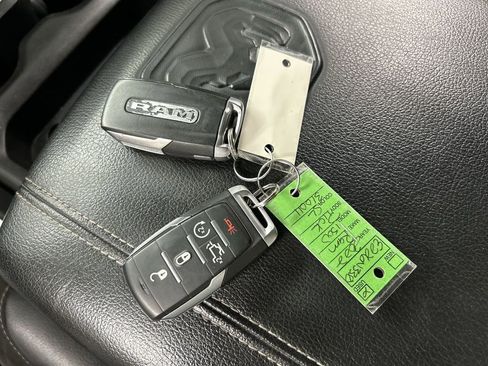 Used 2022 RAM 1500 Laramie AWD/4WD image 12