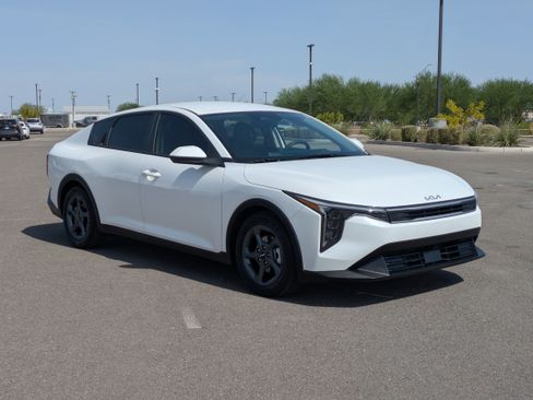 Certified 2025 Kia K4 FWD image 7