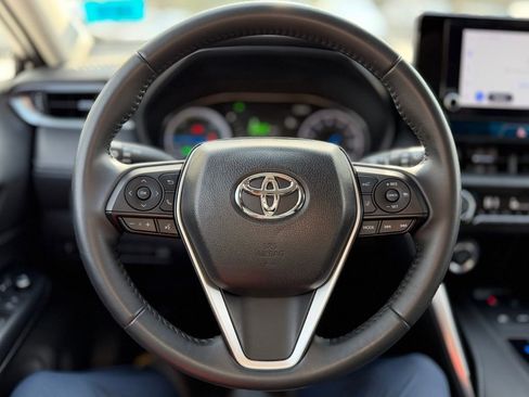 Used 2023 Toyota Venza LE image 11