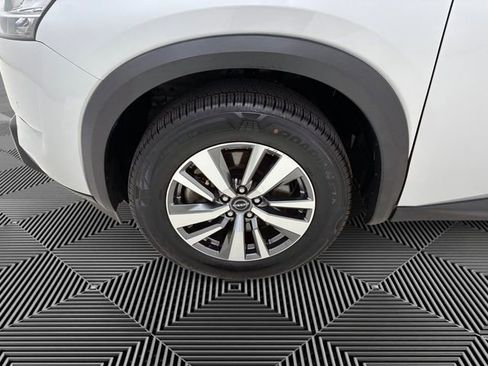 Used 2023 Nissan Pathfinder SL AWD/4WD image 9