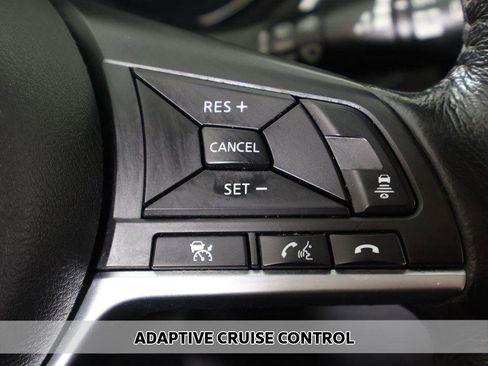 Used 2018 Nissan Rogue Sport SL w/ SL Premium Package image 3