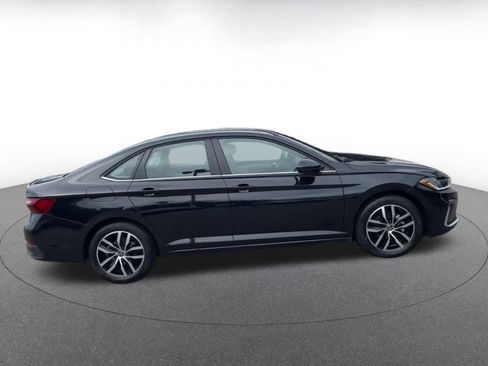 Used 2025 Volkswagen Jetta SE image 16