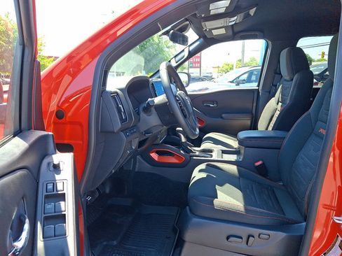 Used 2025 Nissan Frontier PRO-4X AWD/4WD image 14