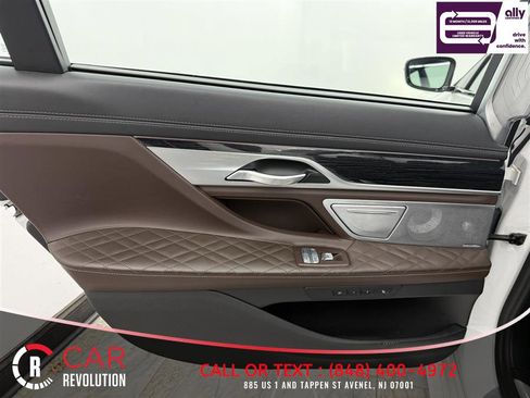 Used 2021 BMW 750i xDrive w/ Luxury Rear Seating Package image 30