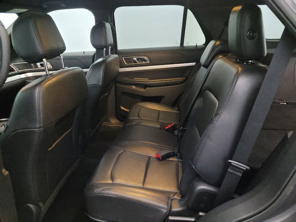 Used 2017 Ford Explorer XLT w/ Equipment Group 202A FWD image 18