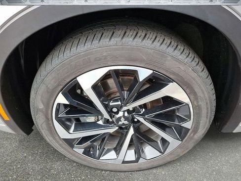 Used 2023 Mitsubishi Outlander SEL image 8