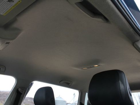 Used 2019 Volkswagen Tiguan SE image 44