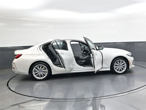 Used 2024 BMW 330e w/ Premium Package image 33