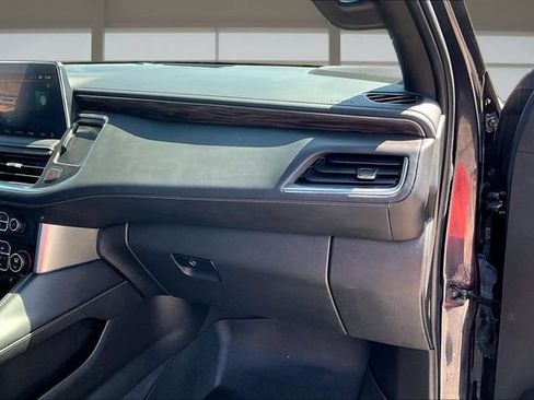 Used 2022 Chevrolet Tahoe Z71 w/ Luxury Package AWD/4WD image 17