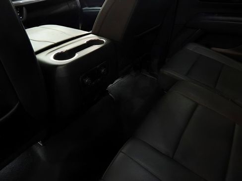 Used 2025 Chevrolet Suburban Z71 AWD/4WD image 31