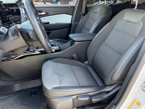 Used 2024 Chevrolet Trax LT w/ Driver Confidence Package FWD image 21