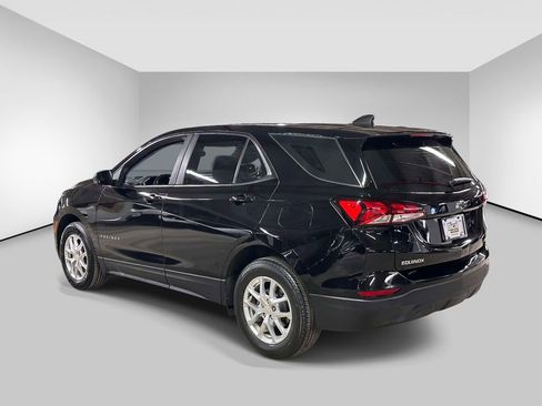 Used 2022 Chevrolet Equinox LS AWD/4WD image 2