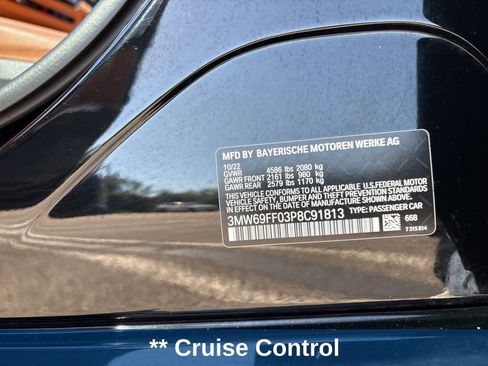 Used 2023 BMW 330i Sedan w/ Premium Package image 11