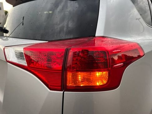 Used 2015 Toyota RAV4 LE FWD image 12