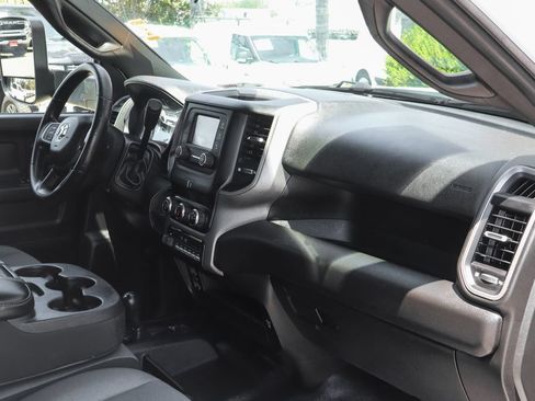 Used 2022 RAM 5500 Tradesman w/ Chrome Appearance Group AWD/4WD image 38