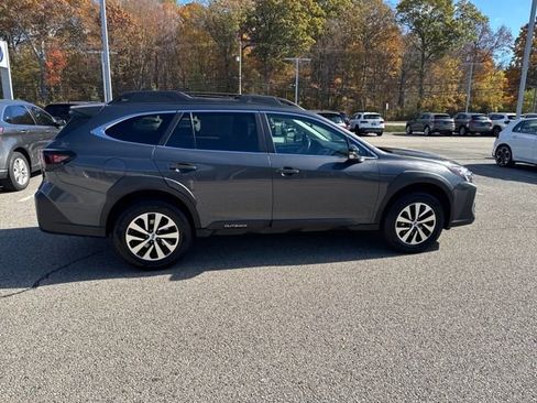 Used 2023 Subaru Outback Premium image 9