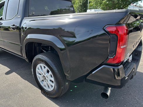 Used 2025 Toyota Tacoma SR5 AWD/4WD image 24