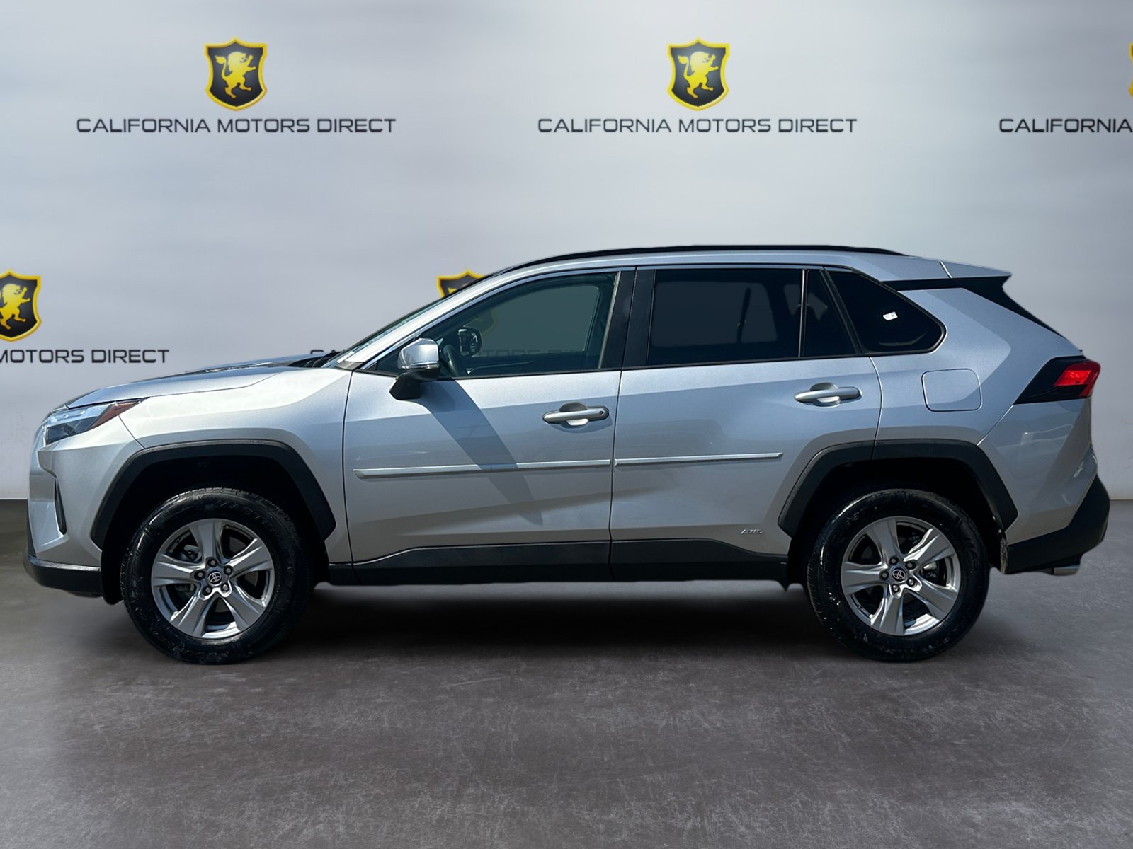 Used 2023 Toyota RAV4 LE AWD/4WD image 2