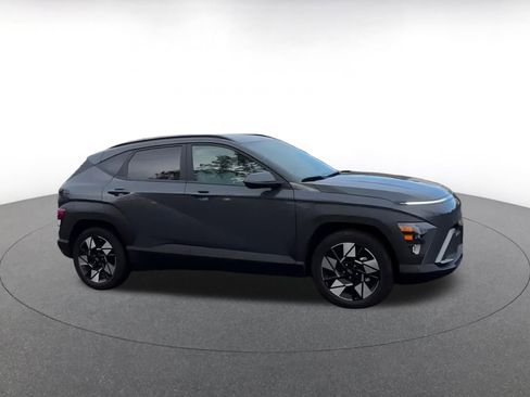 Used 2025 Hyundai Kona SEL image 2