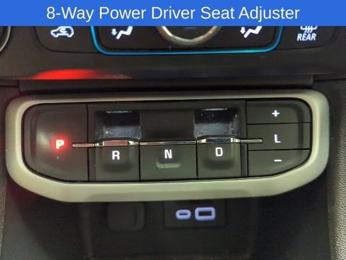 Used 2023 GMC Acadia SLT w/ Elevation Edition image 19