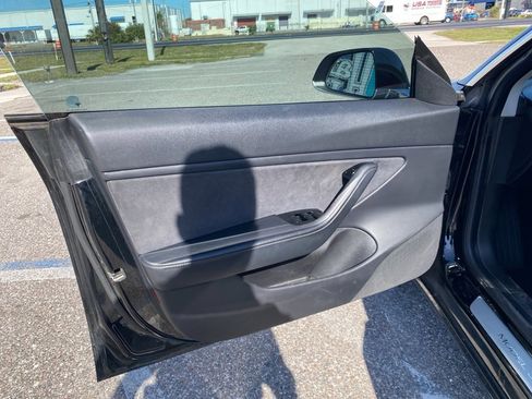 Used 2019 Tesla Model 3 image 10