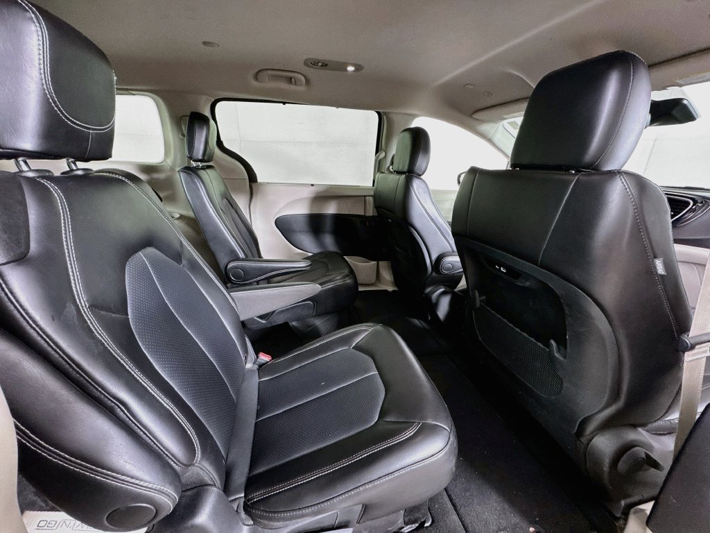 Used 2024 Chrysler Pacifica Touring-L FWD image 27