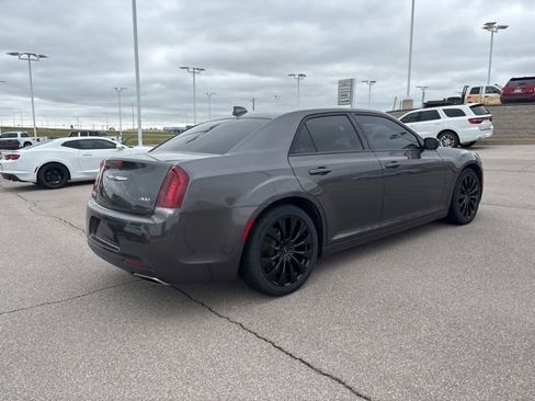 Used 2018 Chrysler 300 S RWD image 5