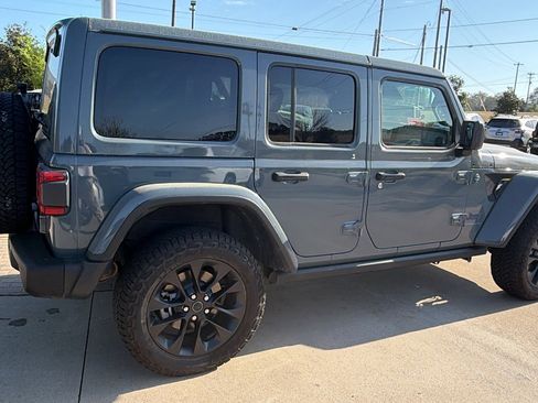 Used 2025 Jeep Wrangler Backcountry image 8