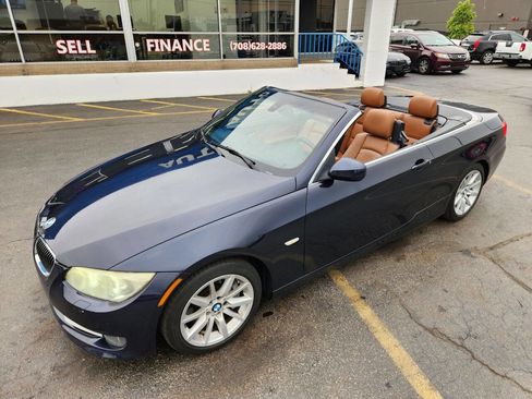 Used 2011 BMW 335i Convertible image 2