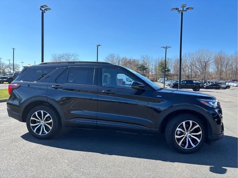 Certified 2025 Ford Explorer ST-Line image 4