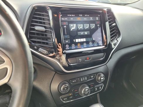 Used 2019 Jeep Cherokee Limited image 19