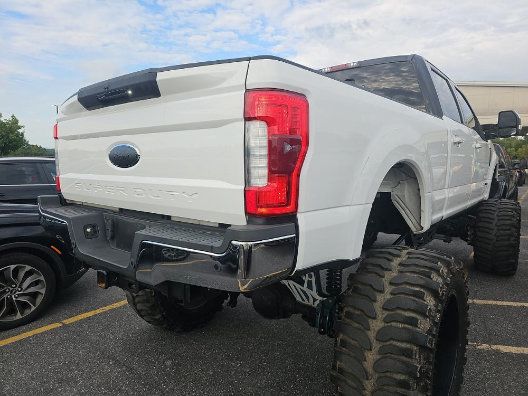 Used 2017 Ford F250 Lariat w/ Lariat Ultimate Package AWD/4WD image 2