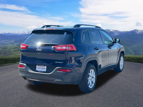 Used 2016 Jeep Cherokee Sport w/ Cold Weather Group FWD image 5