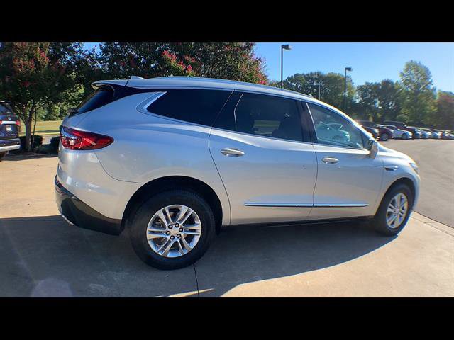 Used 2020 Buick Enclave Essence w/ Sound and Sites Package FWD image 8