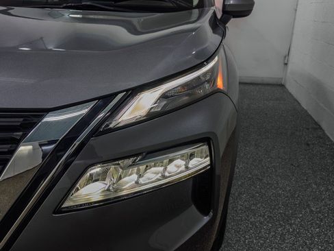 Used 2023 Nissan Rogue SV image 5