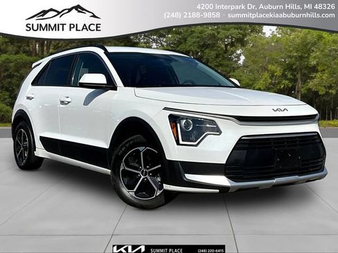 Certified 2025 Kia Niro LX FWD image 1