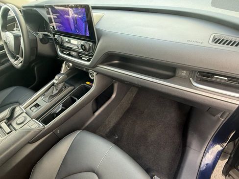Used 2025 Toyota Grand Highlander XLE image 33