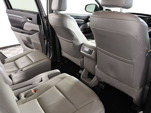 Used 2017 Toyota Highlander Limited Platinum AWD/4WD image 22
