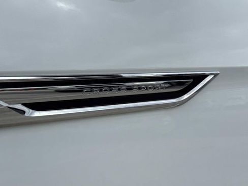 Used 2025 Volkswagen Atlas Cross Sport SE image 9