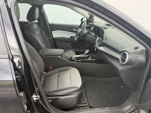 Used 2024 Chevrolet Trax LT w/ Driver Confidence Package FWD image 16