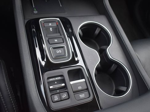 Used 2025 Honda Pilot Touring image 12