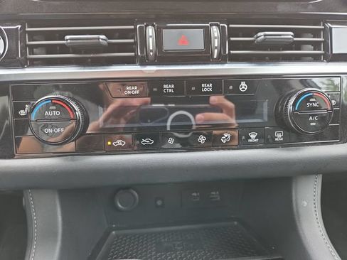 Used 2025 Nissan Pathfinder SL AWD/4WD image 17