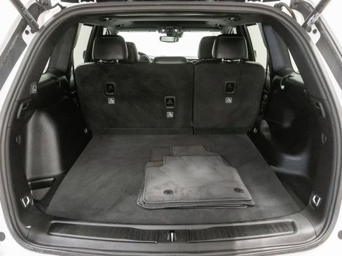 Used 2024 Jeep Grand Cherokee Altitude image 30