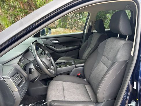 Used 2025 Nissan Rogue SV FWD image 38